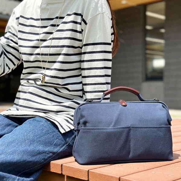 画像2: ダレスバッグ ポーチ ミニボストン ショルダーバッグ メンズ レディース アンティーク調 日本 豊岡製鞄 A5ファイル対応 ブランド 鞄の國 10456 横型 キャンバス 個性的 おしゃれ お散歩 お出掛け 冠婚葬祭 鞄倶楽部 (2)