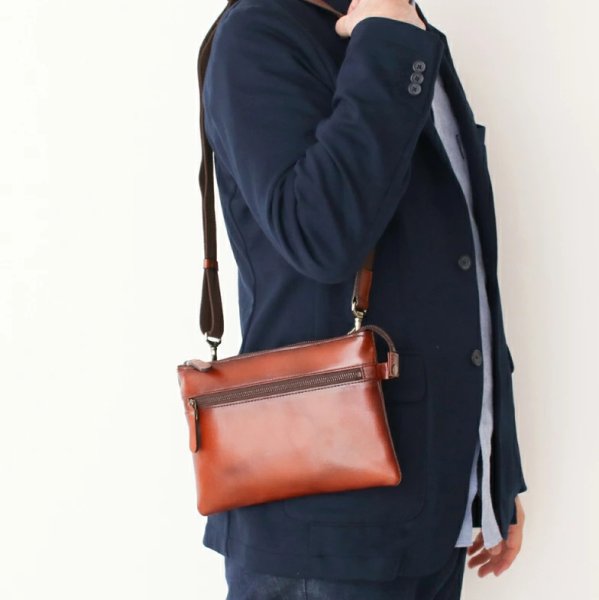 画像3: ショルダーバッグ セカンドポーチ 牛革 レザー 肩掛け 国産 豊岡製 アンティーク調 シャドー加工 小さめ 横型 メンズ レディース フォーマル ブランド GEM BASIC 1503 サコッシュ 本革 ブラウン お出掛け 冠婚葬祭 旅行 外出 (3)