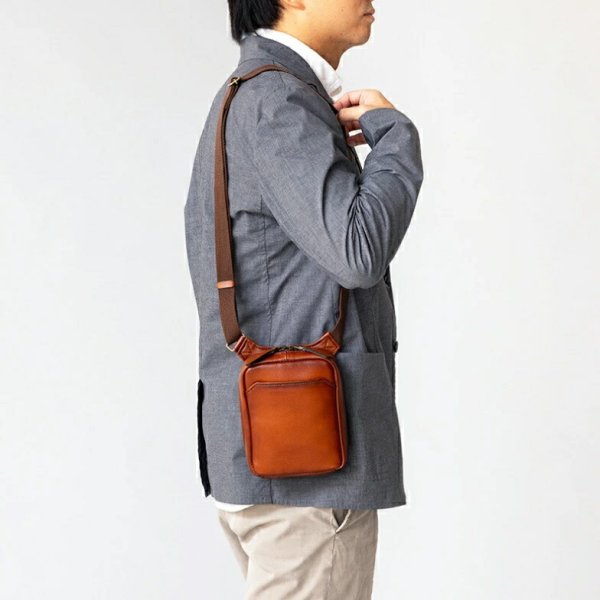 ショルダーバッグミニショルダー牛革レザー肩掛け国産豊岡製アンティーク調シャドー加工小さめ縦型メンズレディースブランドGEMBASIC1513サコッシュ本革ブラウンお出掛け冠婚葬祭旅行外出