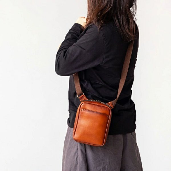 ショルダーバッグミニショルダー牛革レザー肩掛け国産豊岡製アンティーク調シャドー加工小さめ縦型メンズレディースブランドGEMBASIC1513サコッシュ本革ブラウンお出掛け冠婚葬祭旅行外出