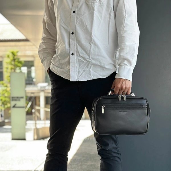 画像12: ショルダーバッグ 軽量 横型 肩掛け メンズ ブランド ANDY HAWARD 16480 A5ファイル収納 手持ちバンドル 黒 2層 2WAY サブバッグ 冠婚葬祭 通勤 外出 鞄倶楽部 (12)