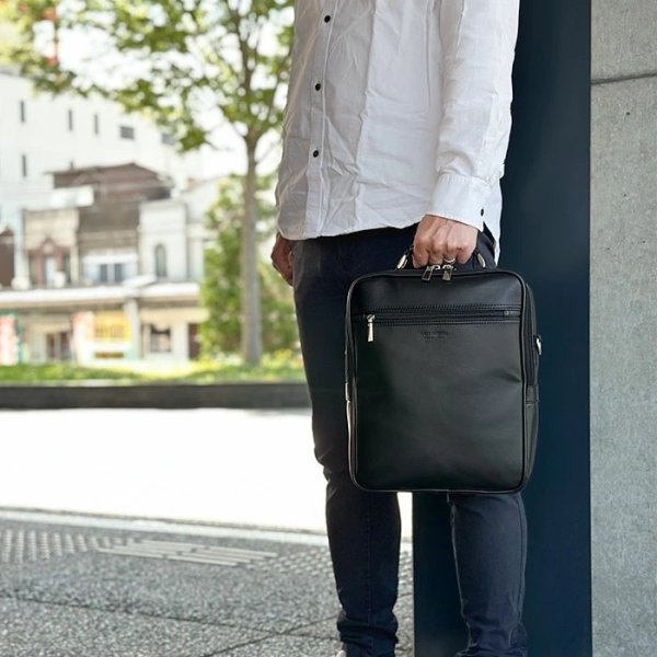 画像12: ショルダーバッグ 大容量 軽量 縦型 肩掛け メンズ ブランド ANDY HAWARD 16481 A4用紙収納 手持ちハンドル 黒 2層 2WAY 冠婚葬祭 通勤 外出 鞄倶楽部 (12)