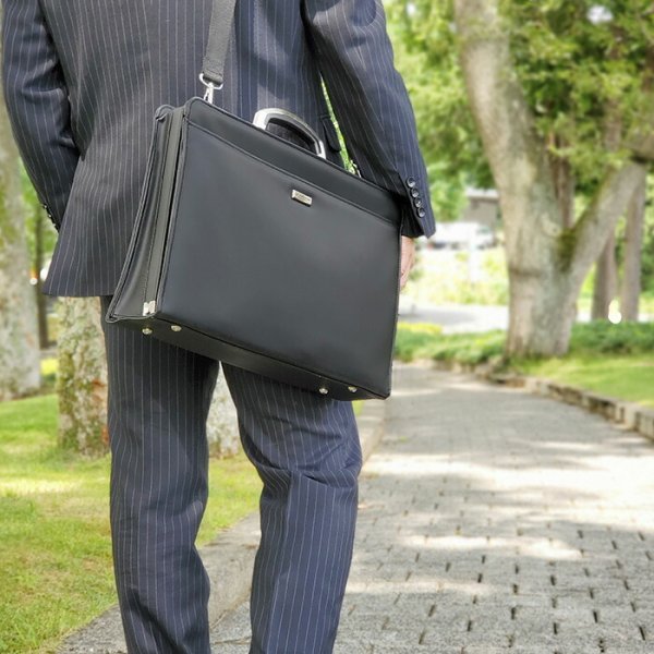 ●[J.CHAMILTON]国産ビジネスバッグNo:22301●日本製個性の光るアルミ製ハンドルダレスバック●使い易い大開きタイプ●A4ファイル収納可能『鞄倶楽部』●汚れ・水に強い【平野鞄製】●ワンタッチロックで簡単開け閉め