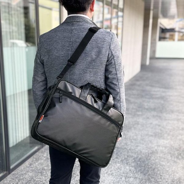 画像4: ビジネスバッグ メンズ レディース 軽量 A3用紙対応 2層式 ブランド MAGNUM マグナム 26709 ノートPC対応 ショルダーベルト 3Way 黒 横型 通勤 通学 出張 鞄倶楽部 (4)