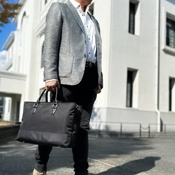 画像2: ビジネスバッグ メンズ レディース 軽量 自立ブリーフケース 3層 ブランド GRAFIT 26714 大容量 ショルダー B4用紙サイズ対応 キャリーオン タブレット対応 横型 大開 通勤 通学 鞄倶楽部 (2)