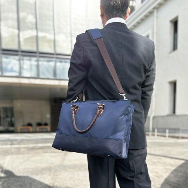 画像3: ビジネスバッグ メンズ レディース 軽量 自立ブリーフケース 3層 ブランド GRAFIT 26714 大容量 ショルダー B4用紙サイズ対応 キャリーオン タブレット対応 横型 大開 通勤 通学 鞄倶楽部 (3)