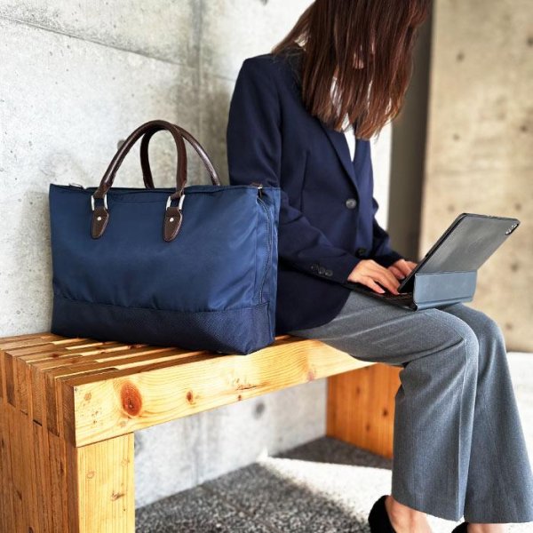 画像4: ビジネスバッグ メンズ レディース 軽量 自立ブリーフケース 3層 ブランド GRAFIT 26714 大容量 ショルダー B4用紙サイズ対応 キャリーオン タブレット対応 横型 大開 通勤 通学 鞄倶楽部 (4)