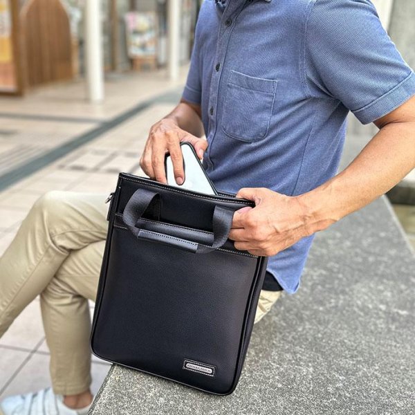 画像3: ショルダーバッグ トートタイプ 手提げ メンズ レディース ブランド CRADLE RIVER 26719 A4ファイル対応 防滴 防汚 縦型 肩掛け 旅行 お散歩 お出掛け 通勤 通学 鞄倶楽部 (3)