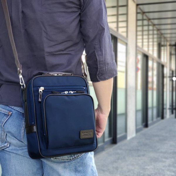 ショルダーバッグビジネスバッグ日本製豊岡メンズブランドブレザークラブBLAZERCLUB33722B5軽量ツイルナイロン街持ち縦型黒紺旅行お散歩お出掛け通勤