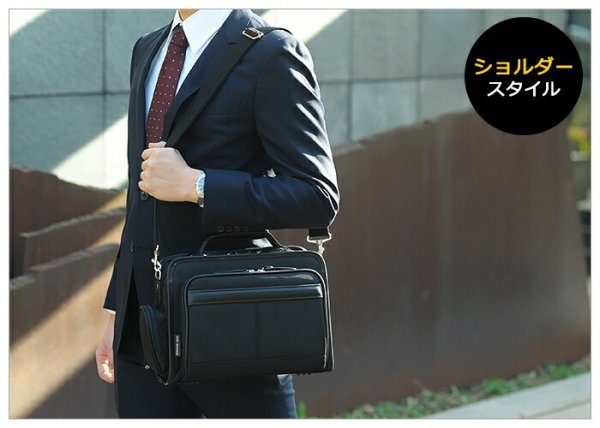 少し小さめのショルダーバッグ