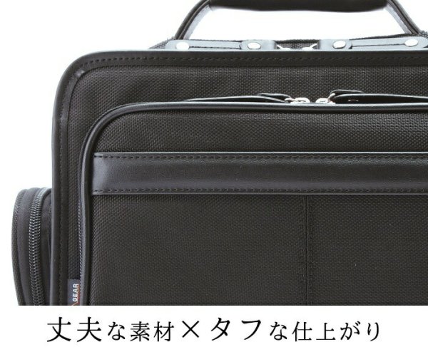 少し小さめのショルダーバッグ